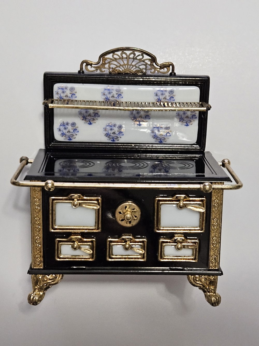 Rare Reutter's Dollhouse Stove